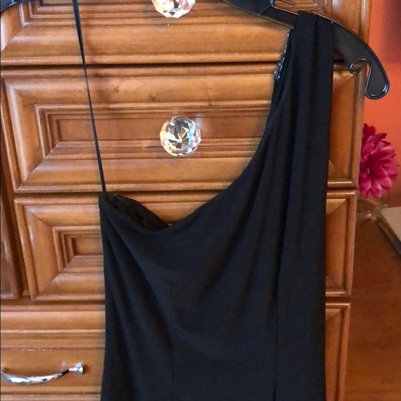 JS boutique black one shoulder dress - Picture 3 of 3